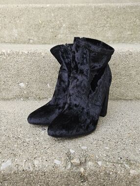 JustFab Black Velvet 4 Inch High Heeled Boots Size 7.5